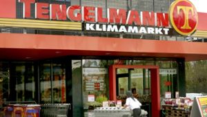 Das Foto zeigt eine Tengelmann-Filiale in Mülheim gegenüber der Zentrale. Edeka will die 452 Filialen der Supermarktkette übernehmen – und stößt dabei auf Widerstand Foto: dpa