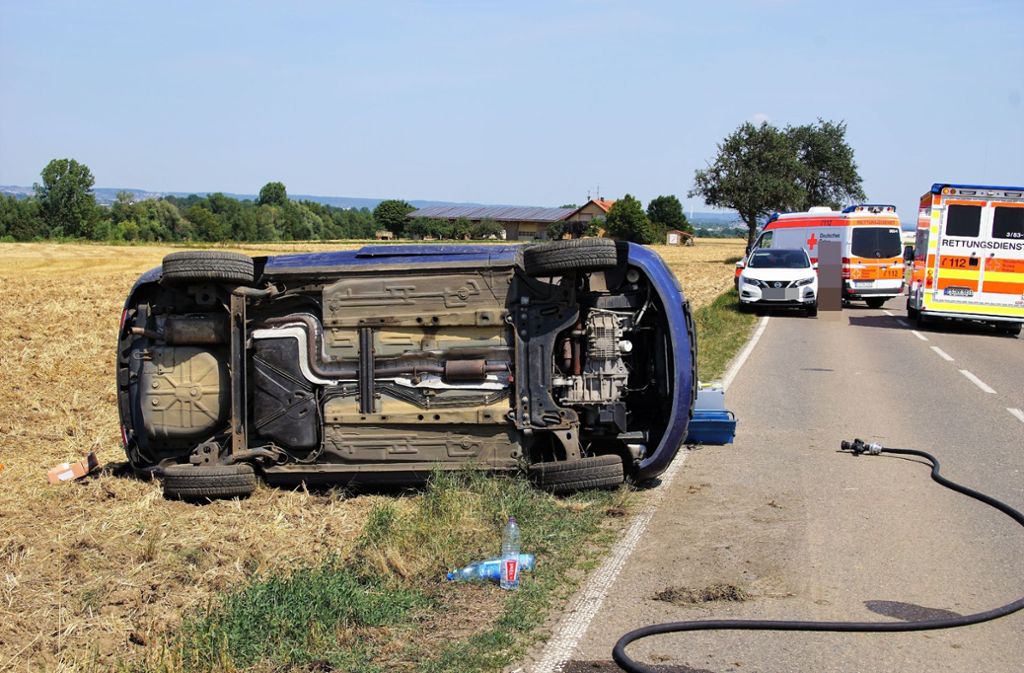 Eine 43-jährige Opel-Fahrerin war wegen eines Insekts auf die Gegenfahrbahn geraten.
