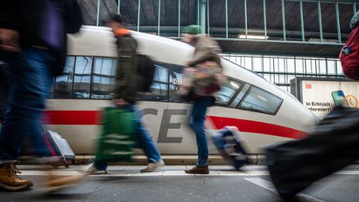 Der erneute Bahn-Streik stellt Pendlerinnen und Pendler auf die Probe. Foto: dpa/Christoph Schmidt