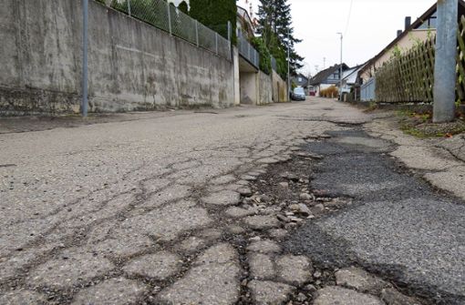 Die Straße Sonnenhalde in Steinenbronn ist in einem sehr schlechten Zustand. Foto: J. Sägesser