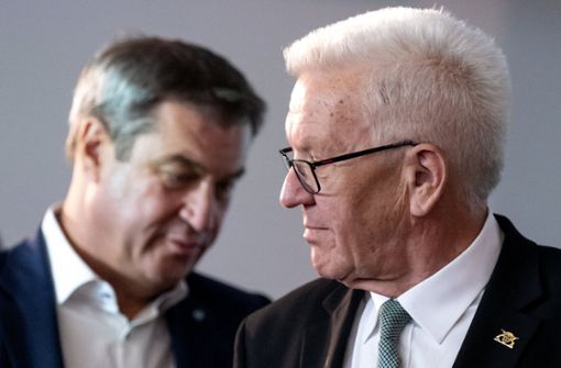 Ministerpräsidenten Söder und Kretschmann (r.): Bayern und Baden-Württemberg bauen nur wenige neue Windräder. Foto: dpa/Sven Hoppe