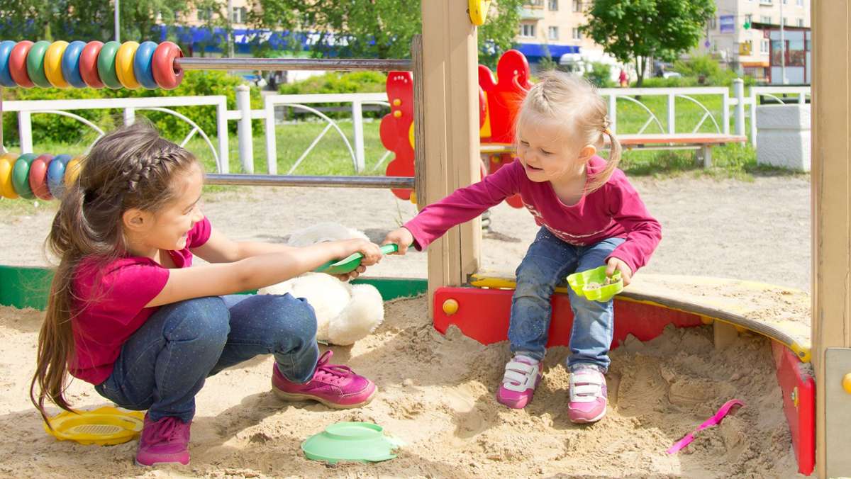 Elternratgeber – Kleinkind: Hilfe, mein Kind wird auf dem Spielplatz geärgert!