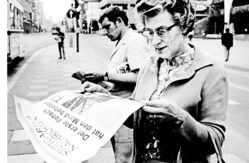 Am 21. Juli 1968 informiert früh morgens  ein Extrablatt der Stuttgarter Nachrichten über die Mondlandung. Foto: Uli Kraufmann