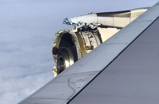 Die Passagiere hörten einen lauten Knall, dann wackelte das Flugzeug. Foto: AFP