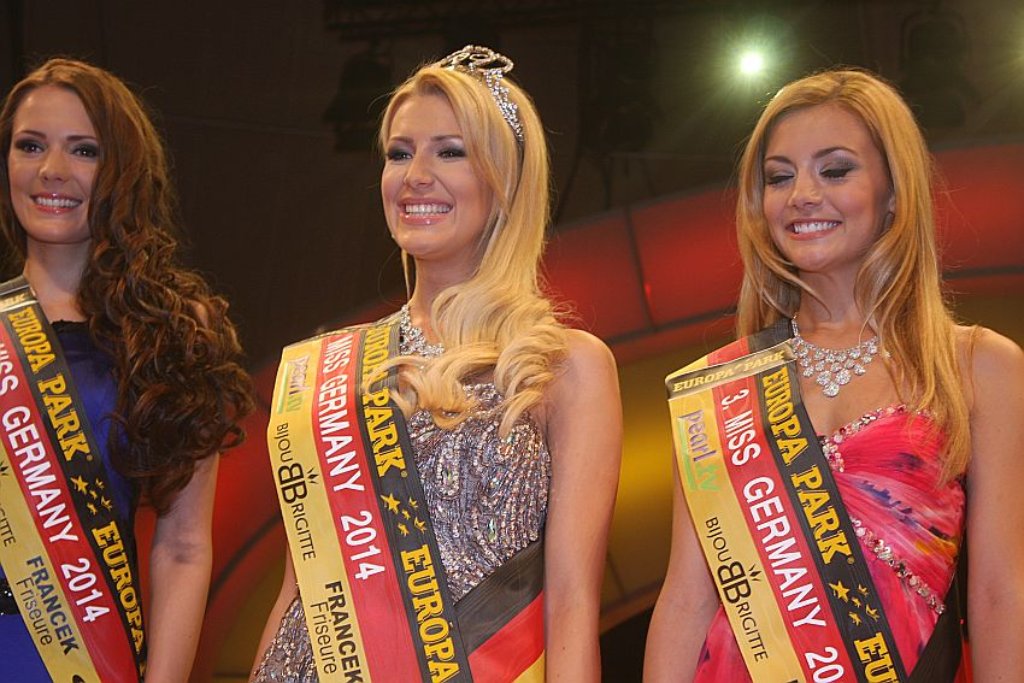 Vivien Konca (Mitte) ist die neue Miss Germany - und kann ihr Glück kaum fassen.
