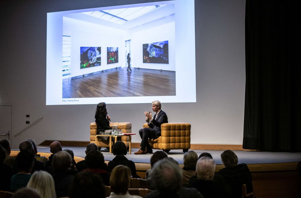 Im prominent besetzten Publikum erlebten auch Staatsgaleriedirektorin Christiane Lange und ihre Stellvertreterin Ina Conzen den „Über Kunst“-Abend mit Karin Kneffel