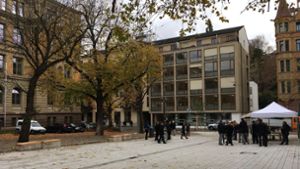 Das Karlsgymnasium wünscht sich einen Zaun um den Schulhof vor dem Gebäude. Foto: Nina Ayerle