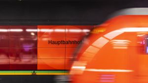 Die S-Bahn fährt 2024 zu bestimmten Zeiten nur alle 30 anstatt alle 15 Minuten. Foto: Imago/Arnulf Hettric/h