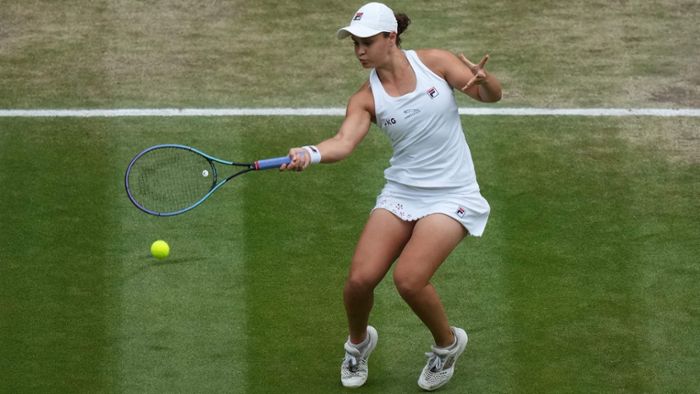 Ashleigh  Barty holt ersten Wimbledonsieg