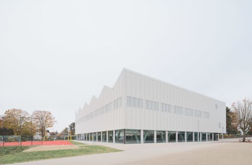 Wulf Architekten aus Stuttgart errangen für dieses Sportzentrum Schulcampus Überlingen am Bodensee einen der vier Anerkennungspreise. Foto: Brigida González/wulf Architekten
