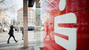 Der Geldautomat einer Sparkassen-Filiale in Karlsruhe wurde von Unbekannten gesprengt. Foto: dpa