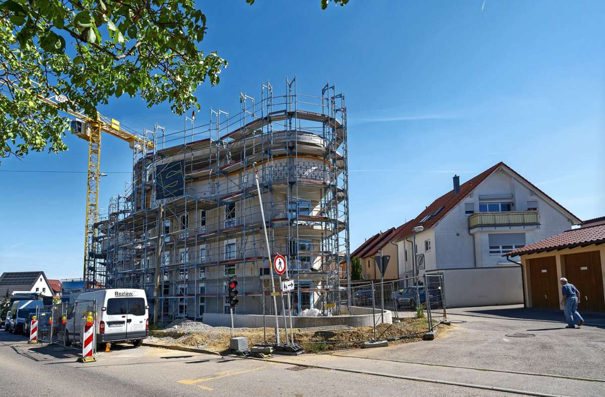 Im zweiten Quartal 2023 sollen die 37 Wohnungen am Lerchenbogen in der Heimerdinger Straße in Hemmingen bezugsfertig sein. Foto: Jü/gen Bach