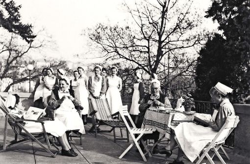 Die 1950er Jahre: Auf der Terrasse ihres Mutterhauses in der Relenbergstraße machen die Schwestern Kaffeepause. Foto: Württembergische Schwesternschaft