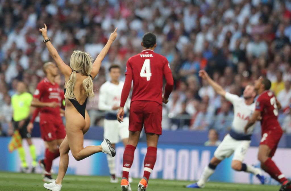Kinsey Wolanski „flitzte“ in Madrid über das Feld beim Champions-League-Finale zwischen Tottenham und Liverpool.