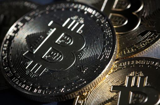 Der Kurs der Kryptowährung Bitcoin liegt weiterhin deutlich unter dem Allzeithoch vom Herbst 2021 . Foto: dpa/Fernando Gutierrez-Juarez