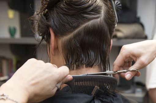 Die Barber Angels helfen Bedürftigen mit einem kostenlosen Haarschnitt. Foto: dpa