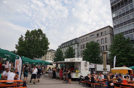 Der Wilhelmsplatz am Henkersfest. Auch das vergleichsweise kleine Stuttgarter Straßenfest könnte durch eine autobefreite Zone wachsen. Foto: Andreas Rosar//Fotoagentur-Stuttg