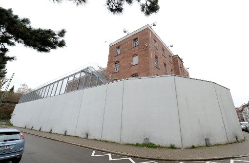 Das frühere Jugendgefängnis in Pforzheim ist nun die Abschiebehafteinrichtung des Landes Baden-Württemberg. Die Zellen wurden zu Zimmern umgebaut. Foto: dpa