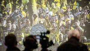 Bei der bisher letzten Meisterfeier der Borussia im Jahr 2012 feierten  mehr als 400 000 Besucher in der Stadt. Foto: dpa/Bernd Thissen
