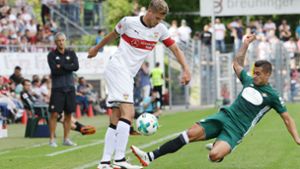 Simon Terodde (Mitte) im Testspiel des VfB Stuttgart gegen Real Betis Sevilla. Foto: Pressefoto Baumann