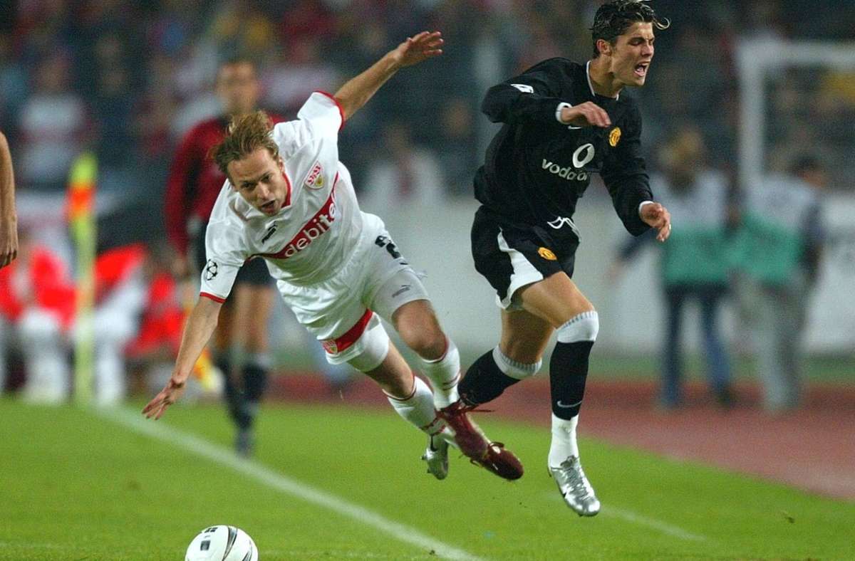 Ein ebenso brisantes wie hochklassiges Duell: Andreas Hinkel (links) gegen Cristiano Ronaldo. Foto: Pressefoto Baumann