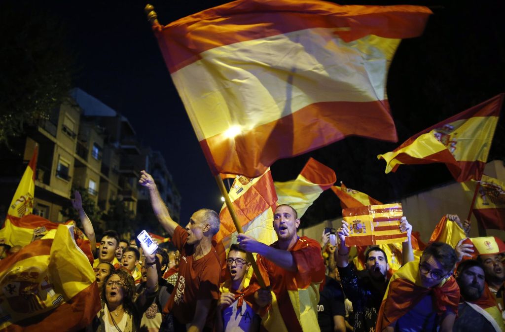 Am Donnerstag haben Gegner der Unabhängigkeit Kataloniens demonstriert. Foto: AP