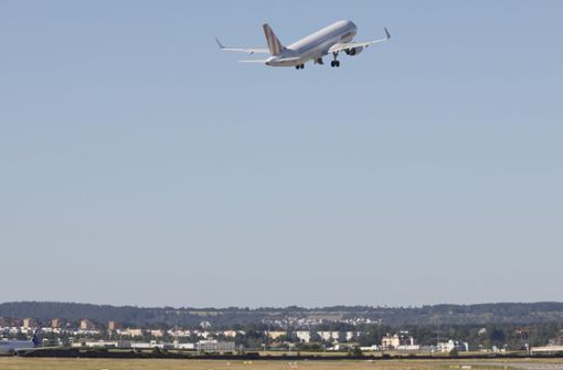 Flugzeuge sollen jetzt nach dem Start in Stuttgart früher auf die neue Flugroute eindrehen. Foto: Horst Rude