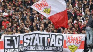 Gegner der geplanten Ausgliederung der Profi-Abteilung des VfB Stuttgart. Foto: Pressefoto Baumann