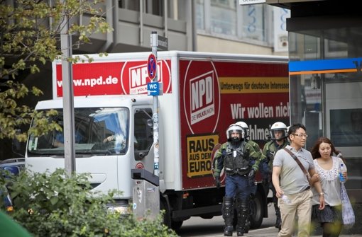 Am 30. Juli hat die NPD eine Lastwagen-Tour durch Stuttgart unternommen. Foto: Peter-Michael Petsch