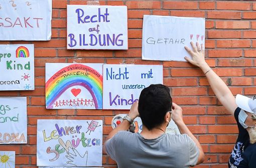 Eltern aus der Rappachschule protestieren gegen Klassenzusammenlegung. Foto: Lichtgut/Ferdinando Iannone