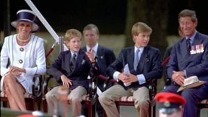 Ein Bild aus dem Jahr 1995: Prinzessin Diana und Prinz Charles mit den Söhnen Harry und William – damals lebte das Paar bereits mehrere Jahre getrennt. Foto: AP/Alistair_Grant