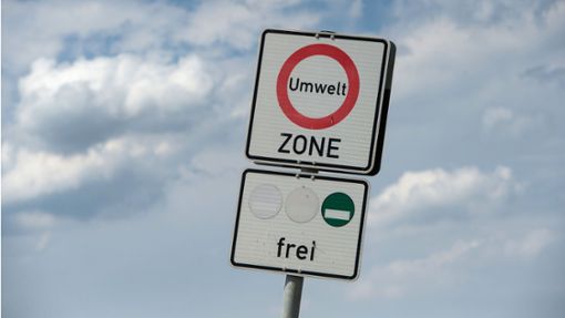 Ab kommendem Jahr fallen weitere Fahrverbote für Autos ohne grüne Plakette. Foto: picture alliance / dpa/Marijan Murat
