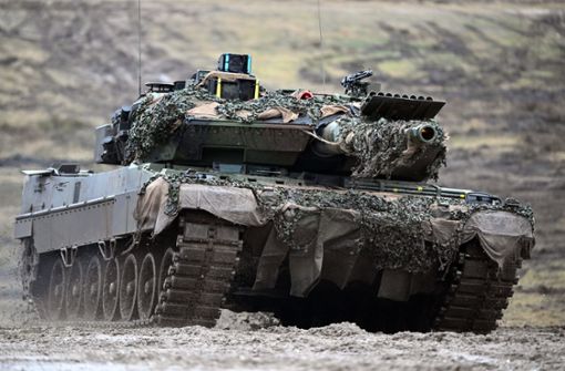 Der Leopard 2 wird seit 40 Jahren weiterentwickelt und verbessert. Foto: dpa/Federico Gambarini