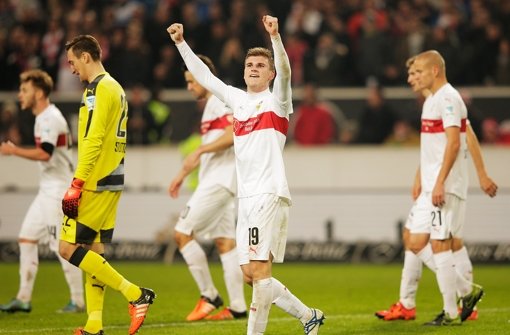 Der VfB Stuttgart jubelt über nach einem intensivem Spiel über den gewonnenen Dreier Foto: Getty