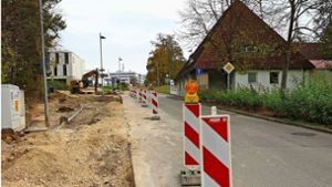 Die Manfred-Wörner-Straße wird zurzeit ausgebaut. Hinter der Alten Wache entsteht ein Kreisel von dem aus eine Erschließungsstraße unter anderem in das im Gaisrain geplante Wohngebiet führen soll. Foto: /Schnebeck