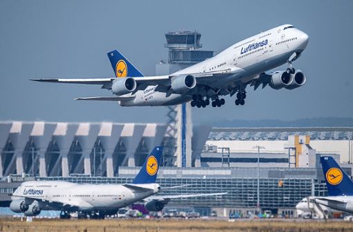 Lufthansa:  künftig mit Gästen statt mit Damen und Herren unterwegs Foto: dpa/Boris Roessler