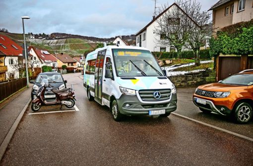 Eng auf der Straße oder eng im Bus? Ab Montag tauscht der SVE jedenfalls den Mini-109er  in der Hauptverkehrszeit gegen ein größeres Exemplar  aus. Foto: Roberto Bulgrin