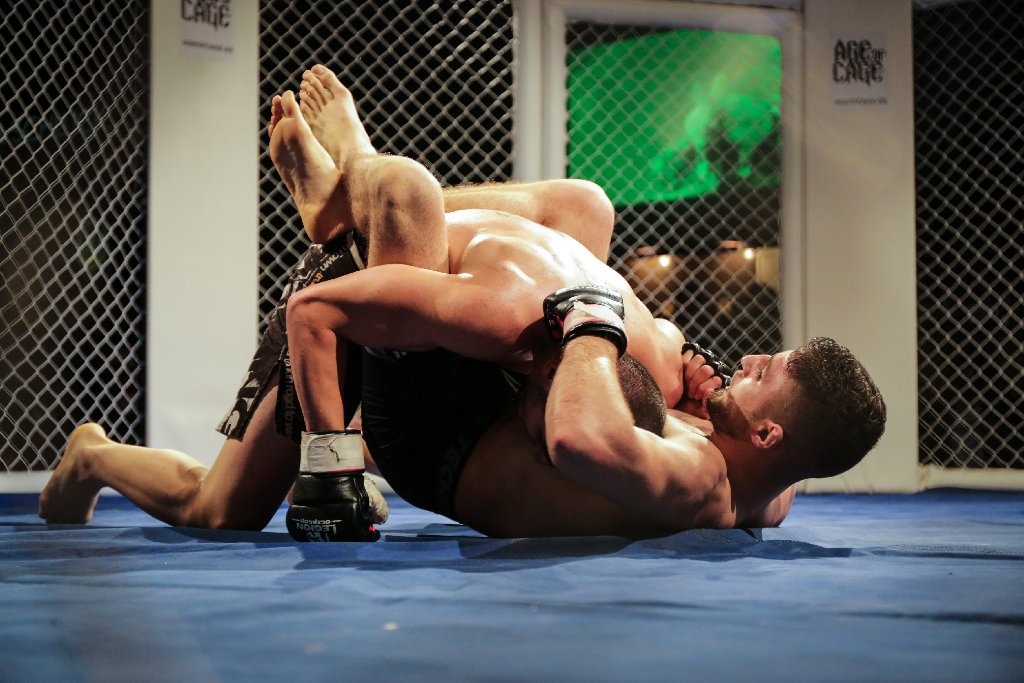 Abwechslung garantiert: Bei MMA-Kämpfen werden unterschiedliche Kampfsportarten beliebig miteinander kombiniert.