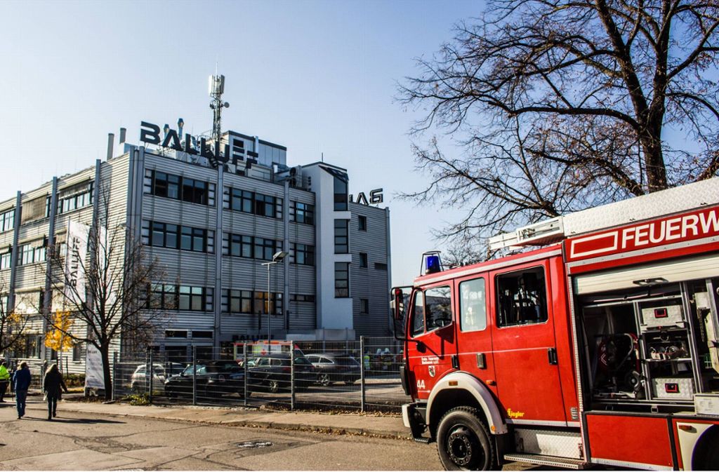 Die Feuerwehr musste am Freitag zu der Neuhausener Firma ausrücken.