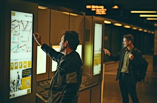 Großflächige Touchscreens sollen die Fahrgäste noch schneller und aktueller informieren. Foto: Lichtgut/Leif Piechowski