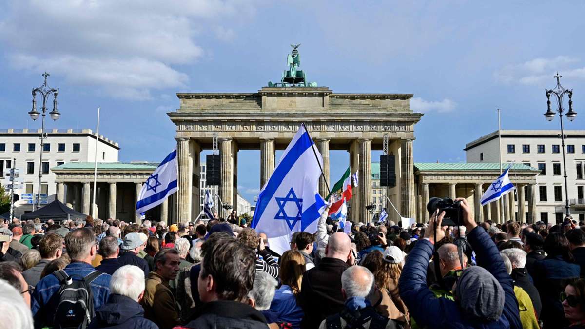 Kundgebung  in Berlin: Steinmeier ruft Bürger zum Schutz jüdischen Lebens  auf