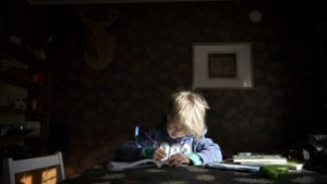 Schon die Schularbeiten zuhause, viele Wochen lang, sind für die Kinder eine Herausforderung. Foto: Antti Aimo-Koivisto/Lehtikuva/dp/Antti Aimo-Koivisto