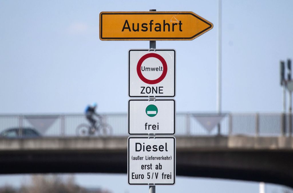 Seit dem 1. Januar 2019 gilt in der Umweltzone Stuttgart - also im gesamten Stadtgebiet - ein ganzjähriges Verkehrsverbot für alle Autos mit Dieselmotoren der Abgasnorm Euro 4 und schlechter. Foto: dpa
