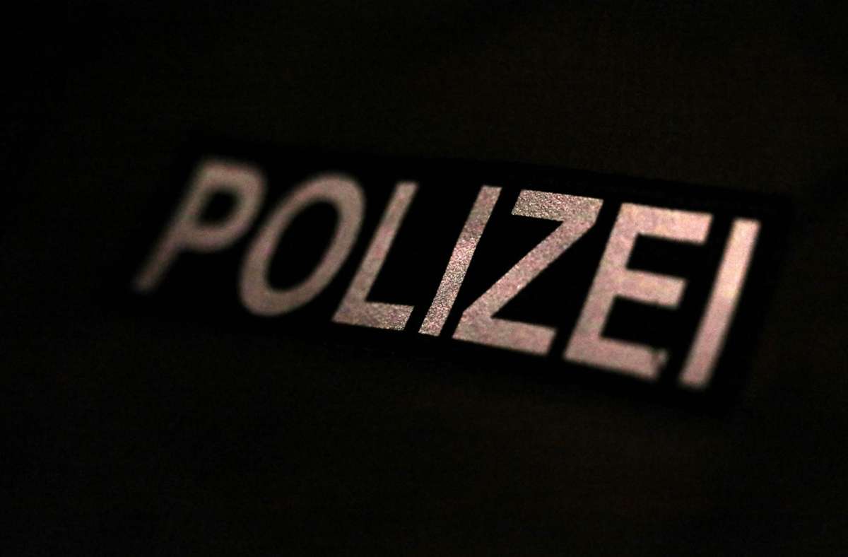 Fünf Polizisten sind in Baden-Württemberg von ihrem Dienst freigestellt worden. Es geht um den Verdacht des Besitzes von Kinderpornografie (Symbolbild). Foto: IMAGO/Björn Trotzki/IMAGO/Björn Trotzki