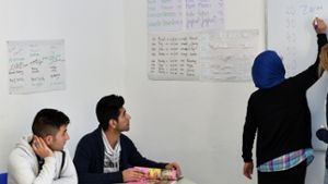 Junge Flüchtlinge bei einem Sprachkurs. Foto: dpa