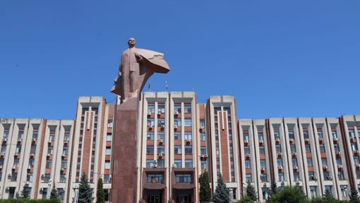 Lenin-Statue vor dem Parlamentsgebäude in Tiraspol: Die Regierung in Transnistrien ist Moskau-hörig. Foto: dpa/Hannah Wagner