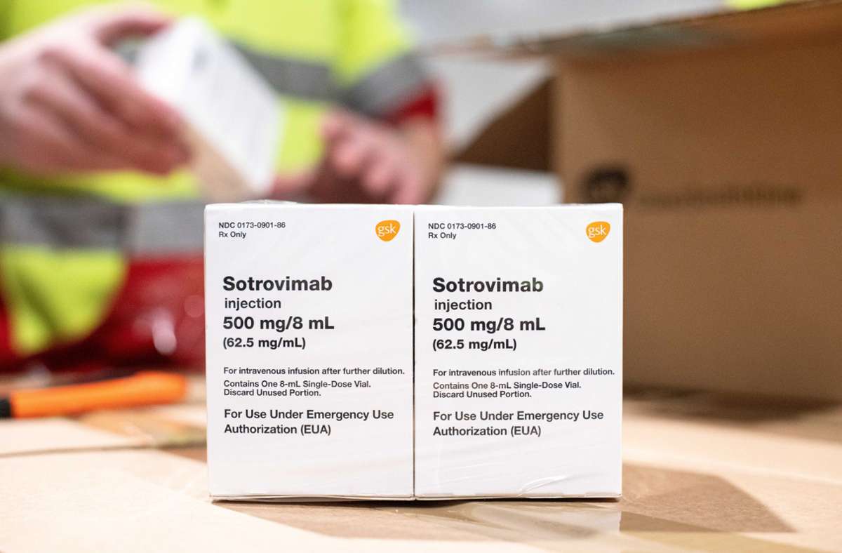 Das Foto zeigt eine Verpackung des Corona-Medikaments Sotrovimab. Die Weltgesundheitsorganisation WHO empfiehlt das Medikament für die Behandlung von Covid-19-Patienten. Foto: Glaxosmithkline/PA Media/dp/a
