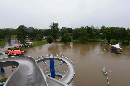 Das Unwetter vom 29. Juli hatte dem Freibad Rosental in Stuttgart-Vaihingen gehörig zugesetzt. Der Sindelbach war übergelaufen und hatte die Liegewiese sowie sämtliche Becken des Freibades überflutet.  Foto: www.7aktuell.de | Oskar Eyb