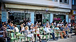Bald Vergangenheit: Im Café Scholz ließ sich im Sommer auf dem Marktplatz die Sonne genießen. Foto: Stefan Klein
