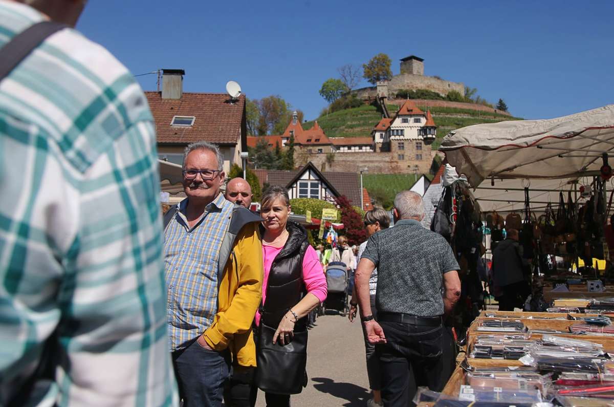Die Burg Hohenbeilstein  und das Schloss Beilstein bilden die stimmungsvolle Kulisse für den traditionellen Krämermarkt, der coronabedingt  pausieren musste.